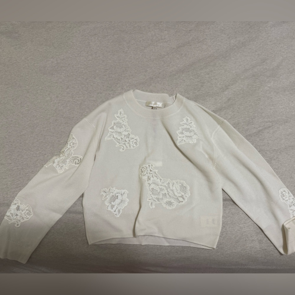 Love shack fancy - Lazuli Cashmere & Lace Sweater
Size Small
Ivory